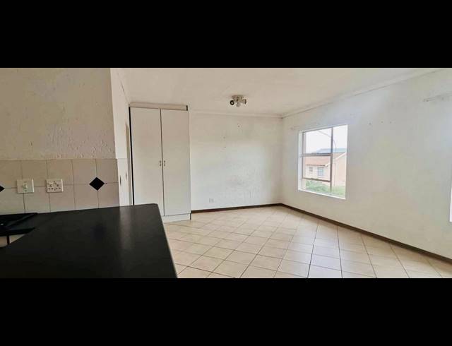 1 BEDROOM FLAT FOR SALE IN RENSBURG